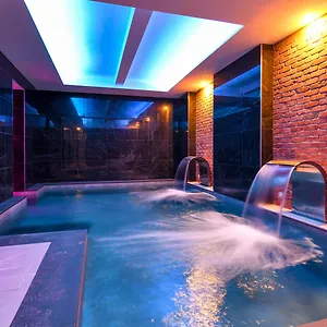4* Hotell Master