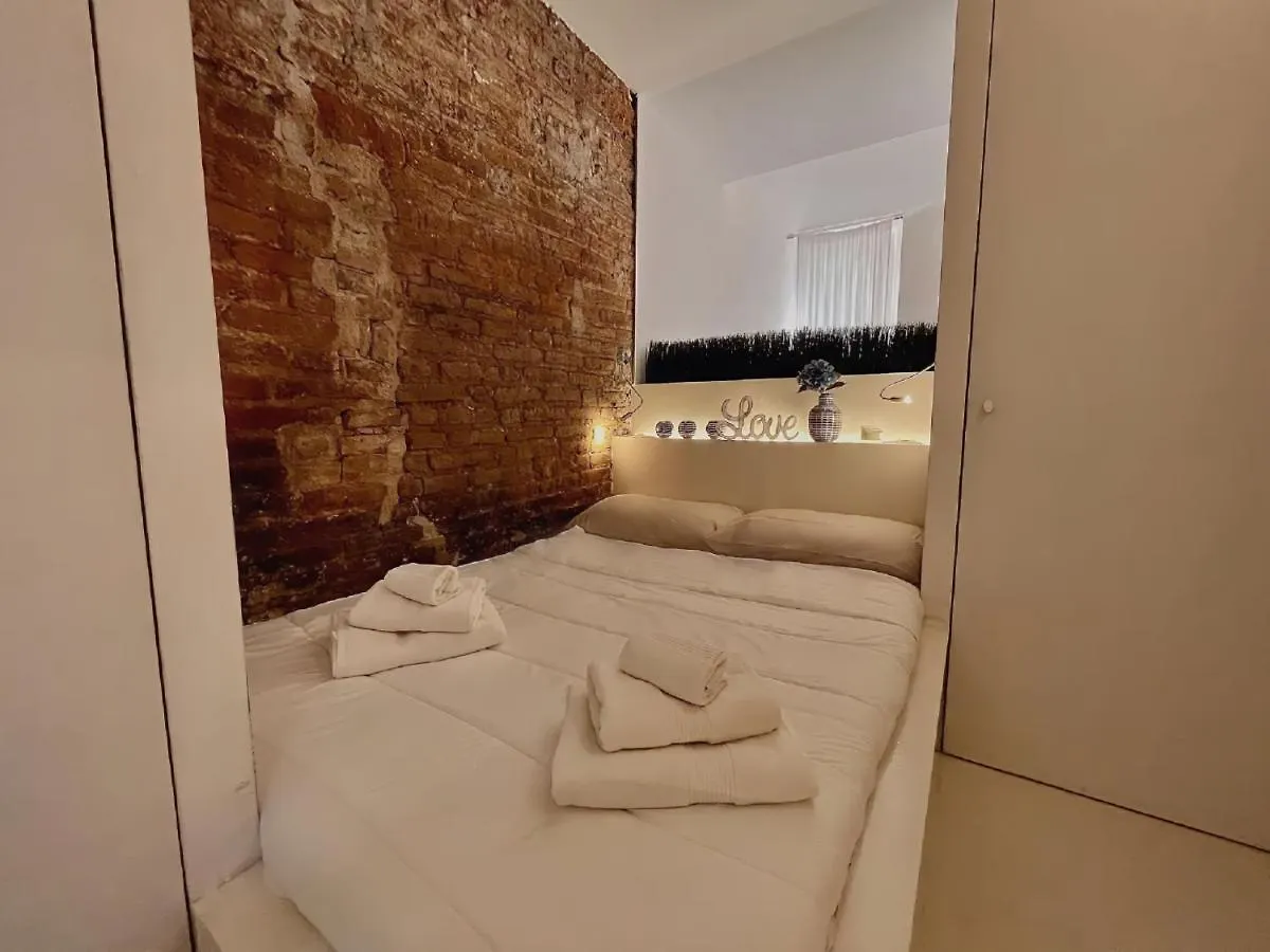 {Luxury & Netflix} Piazza Vittoria Apartment Brescia